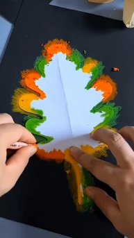 Рисуем по контуру листочки