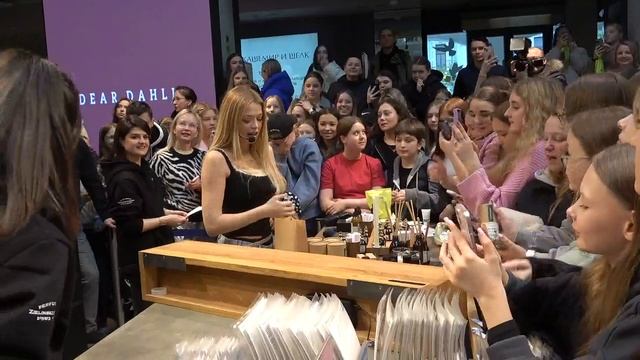 Встреча с Юлей Гаврилиной(Неглинная галерея, Золотое яблоко, 02.05.2025)