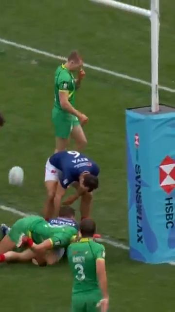 AMAZING run and try from Antoine Dupont! 🤯 #Rugby #Shorts #Sevens