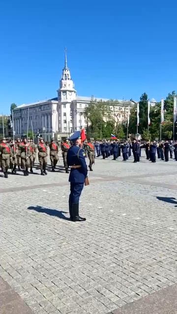 РЕПЕТИЦИЯ ПАРАДА: зенитно-ракетный комплекс С-300 проехался по центру Воронежа.
