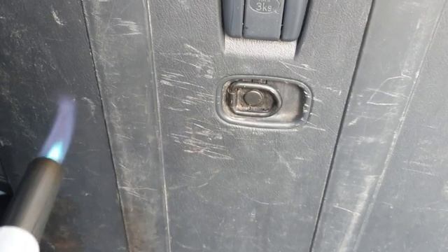 Чернение и удаление царапин с пластика в машине. С помощью горелки и силикона.
