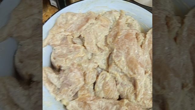 Бризольки из куриного филе.mp4