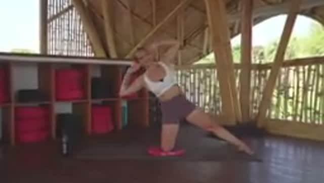 12 MIN  PILATES