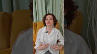 Игровизия: ребенок нюхает кашу из песка и клея