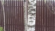 Видео забора Штакетник металлический М образный двусторонний RAL 8017 коричневый фигурный край