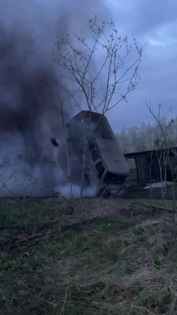 Знатно бахнуло! Взрыв авто с подлетом