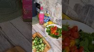 Запечённая картошечка в аэрогриле. С овощным салатом.