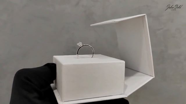 Кольцо из белого золота с природным бриллиантом огранки багет