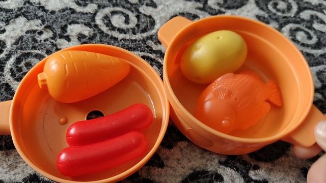 играем в посудку, готовим игрушечную еду
