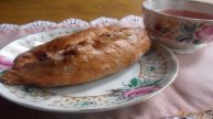 Пирожки с рисом, яйцом и зелёным луком