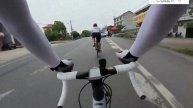 Велосипедист не разъехался с мотороллером в Китае
