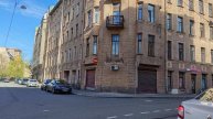 Двое рабочих пострадали при обрушении балкона в Петербурге