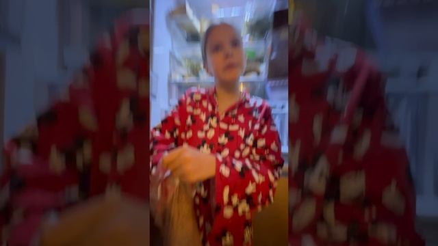 ПРАНКАНУЛА сестру!