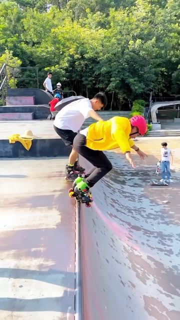 #skating #public #girl #reaction #cutegirl #stunt #shortvideo #shorts