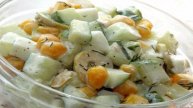 Салат с отварной кукурузой и зелеными оливками