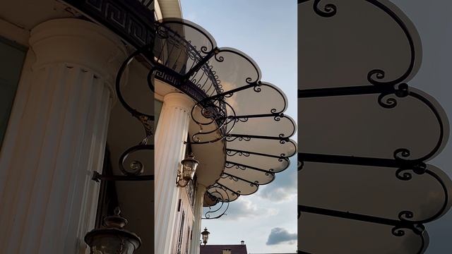 Самый необычный козырек для дома🤩
