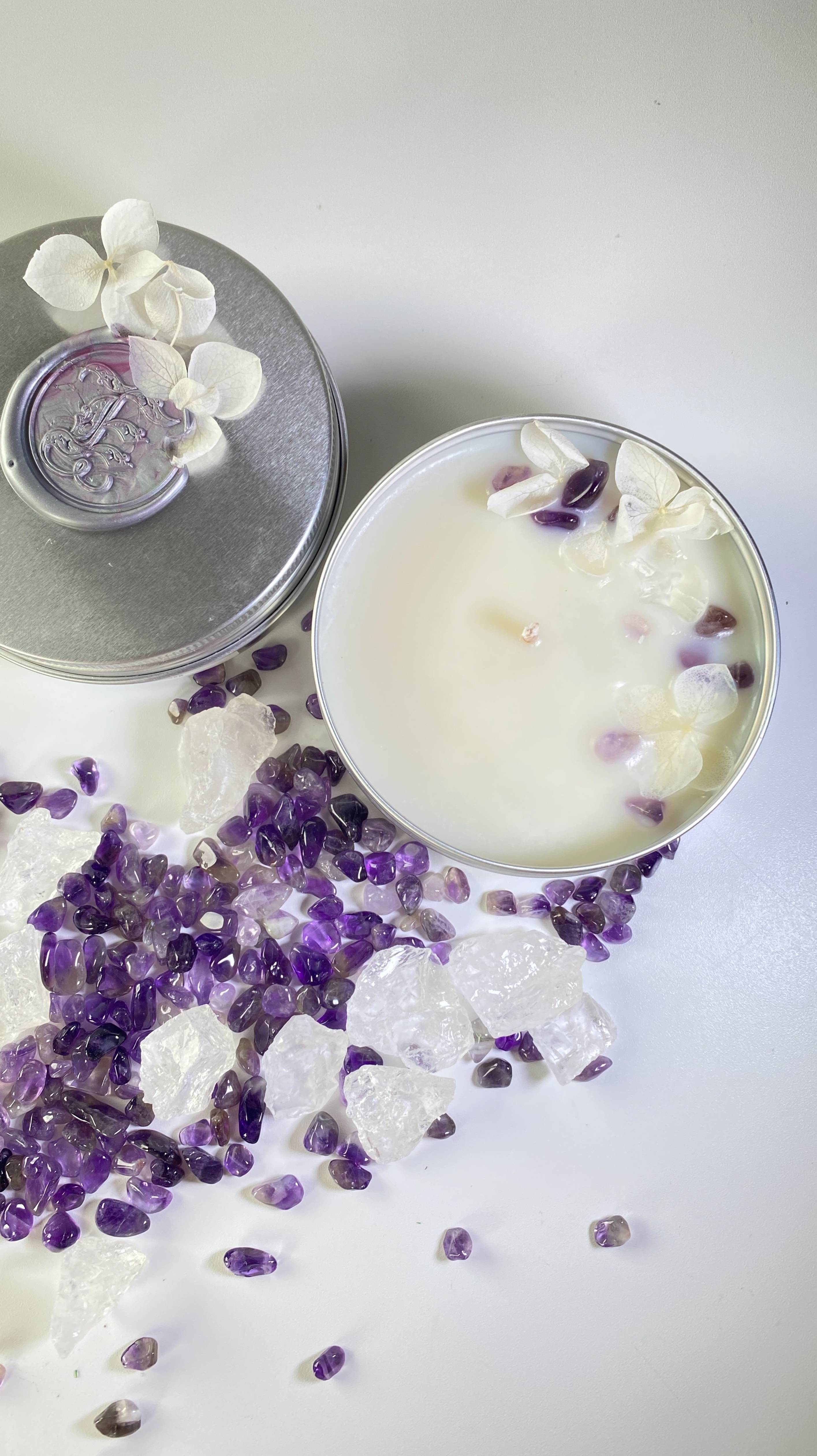 Ароматическая свеча «Каменное озеро белых цветов» - купить в Москве по цене 3900 рублей с доставкой