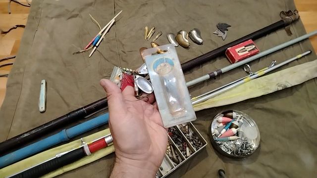 КАКИЕ РЫБОЛОВНЫЕ СНАСТИ СССР Я ВЗЯЛ НА БАРАХОЛКЕ ЗА 1500 РУБЛЕЙ.ИНТЕРЕСНО БЫСТРЕЕ СМОТРИТЕ ВИДЕО.
