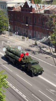 РЕПЕТИЦИЯ ПАРАДА: зенитно-ракетный комплекс С-300 проехался по центру Воронежа.