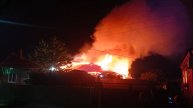 При падении обломков дронов в ростовском поселке загорелись крыши домов
