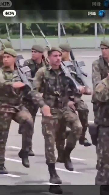 Бразилия парад...