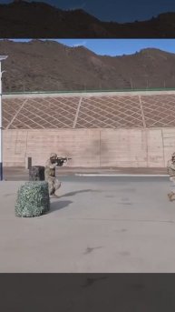 Китайские спецподразделения задействовали робопса с оружием на спине в контртеррористических учениях