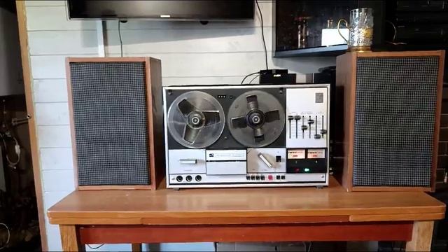 Мой первый катушечный магнитофон "Орбита 205А Стерео" после восстановления.