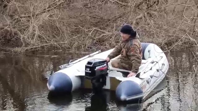 Холодный запуск лодочного мотора Меркури 15 technica