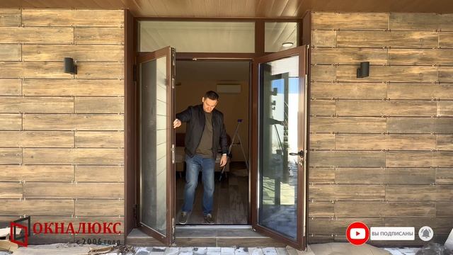 Москитная сетка плиссе установленная на алюминиевую штульповую входную дверь. ОКНАЛЮКС Севастополь