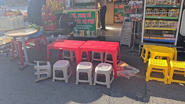 Зашёл на ночной рынок Нячанга,  вечером на открытие. Туристический рынок напротив Лотоса.