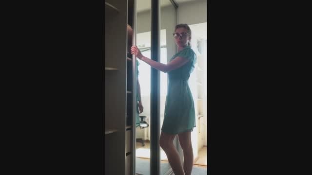 ❤️ Transparent mirror cleaning with Tina in a dress