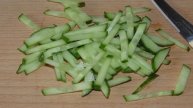 Легкий капустный салат со свежим огурцом