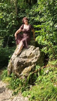 Позирование на камне. Тисо-самшитовая роща. Силы еще есть )