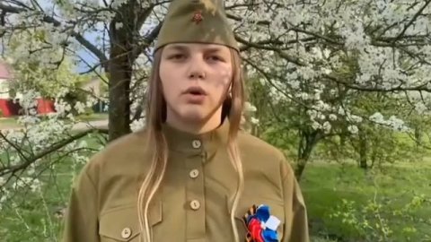 🎬 Девушка читает стихотворение "Ветер войны" ко Дню Победы 9 мая Стихи про войну для детей в школу