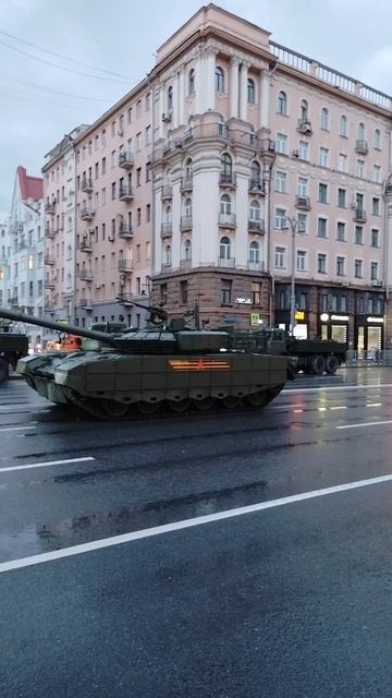 Новейший танк Т-90М "Прорыв" на репетиции парада "Победы" в Москве.