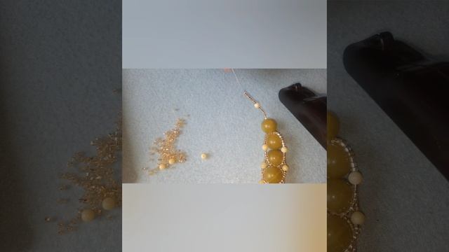 Китайский нефрит, чешский бисер, американский жгут, русские руки