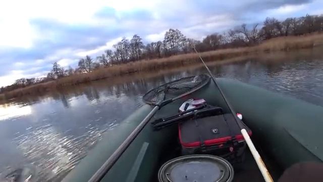 Ловля щуки на маховую удочку с поплавком! Рыбалка на живца в ноябре 2021.