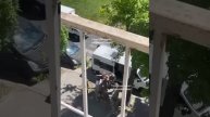 Люди, пожалуйста, нет, нееет!!! Украина Зеленского. Очередного украинца тащат на мясо.