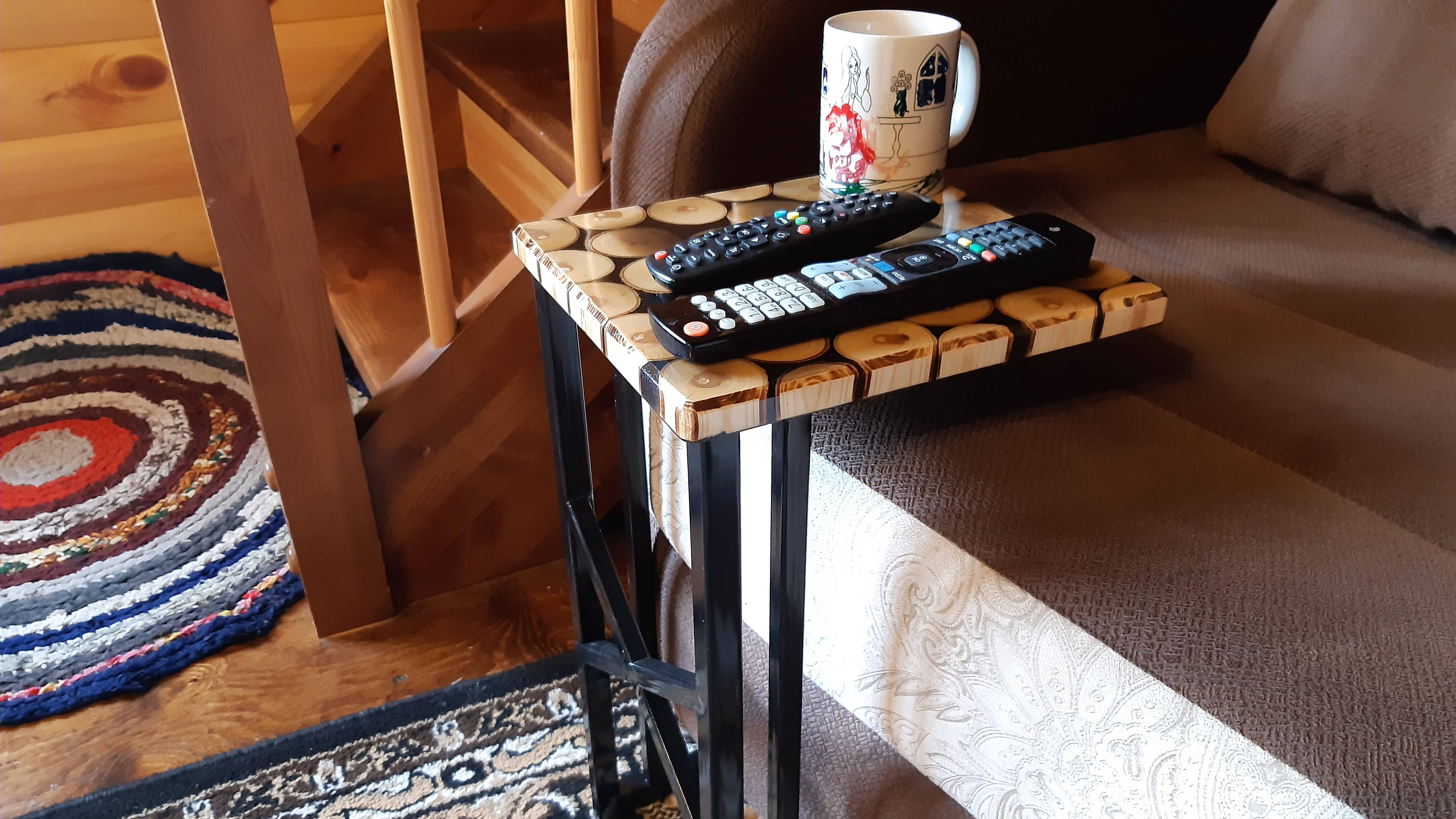 Столик прикроватный