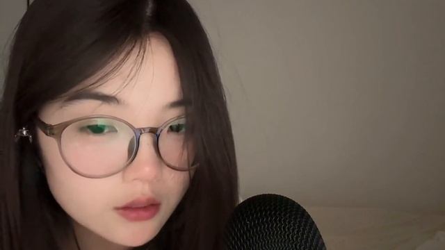 food ASMR. Близкий шёпот, движения рук, звуки рта, запись со стрима.