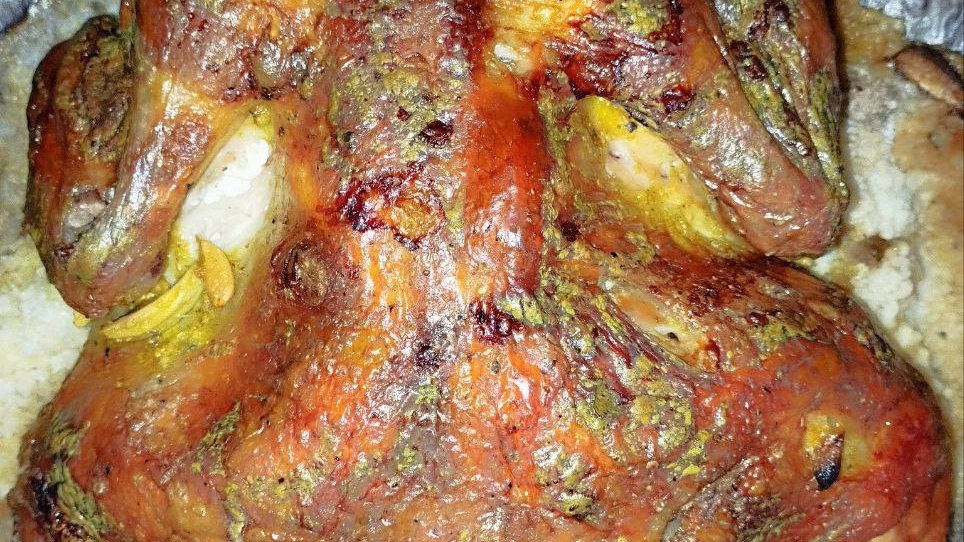 Сочная ароматная курочка приготовленная на соли в духовке!