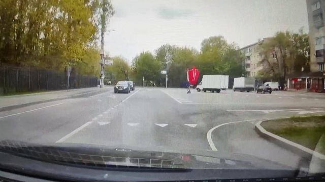 Алени на самокатах