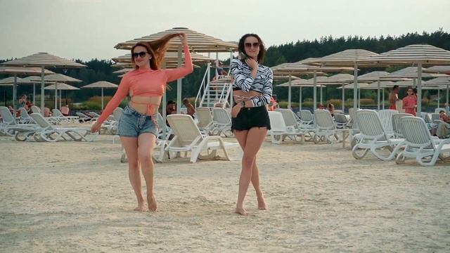 Dancing Beauty красивый танец на пляже