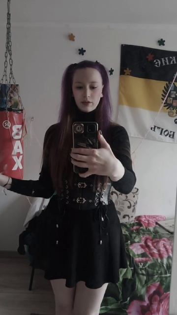 Я благодарю танцы не люблю. Ты ко мне ручонки не тяни.