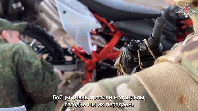 Волонтеры Народного фронта передали бойцам 132-й гвардейской бригады пять кроссовых мотоциклов в ...