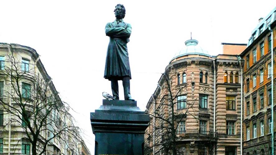 Санкт-Петербург, улица Пушкинская, где находится знаменитый памятник А.С. Пушкину.