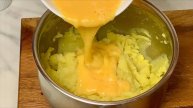 ВЧЕРАШНЯЯ КАРТОШКА и 2 яйца вкуснее, чем Пирог! Просто вылейте яйца на картошку!