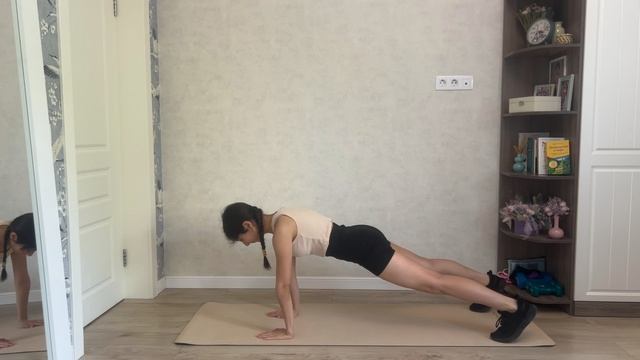 Планка на прямых руках. 60 секунд