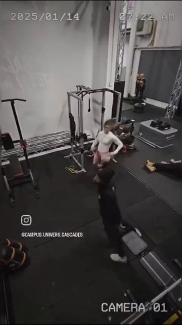 Вот Не За Всякую Помощь, дама ответит "Мерси" 🤣
