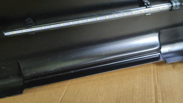 Крышка-светильник для аквариума с размерами 70*25 см, черная